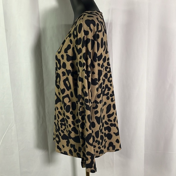 🛍 6 for $35 • NWT HEIMISH USA Animal Print Oh So Soft Knit V-Neck Lounge Top - Picture 2 of 16
